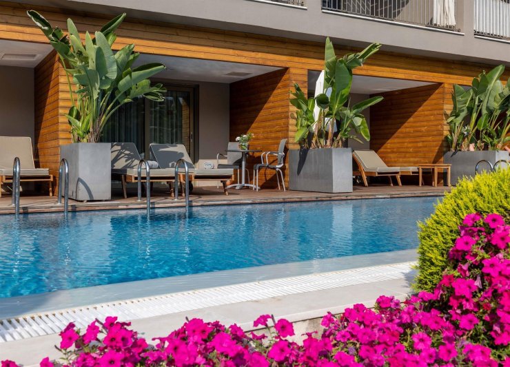 Deluxe Room Swim Up