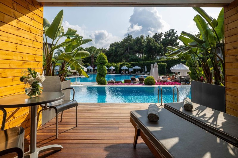 Deluxe Room Swim Up