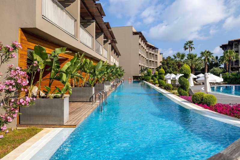 Deluxe Room Swim Up