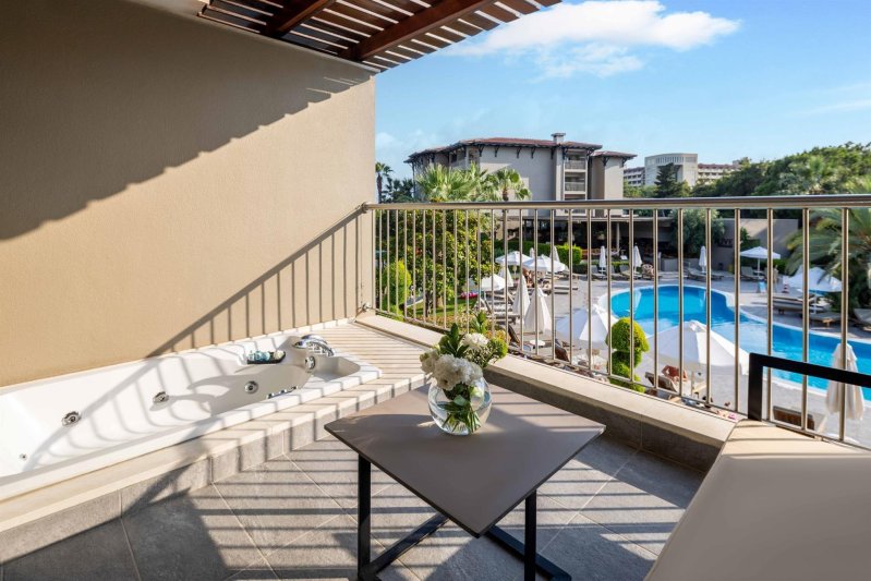 Deluxe Room With Jacuzzi On Balcony