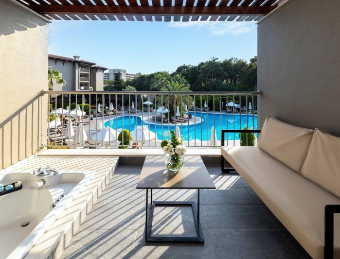 Deluxe Room With Jacuzzi On Balcony