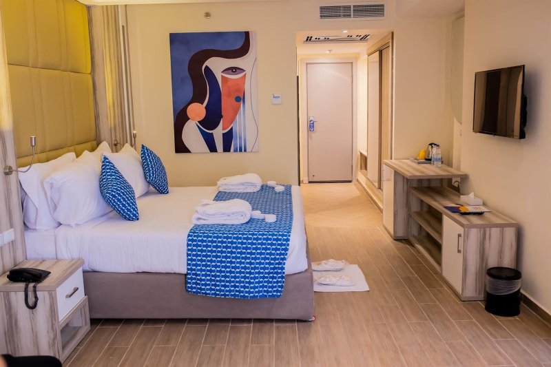 Deluxe Pool View Room