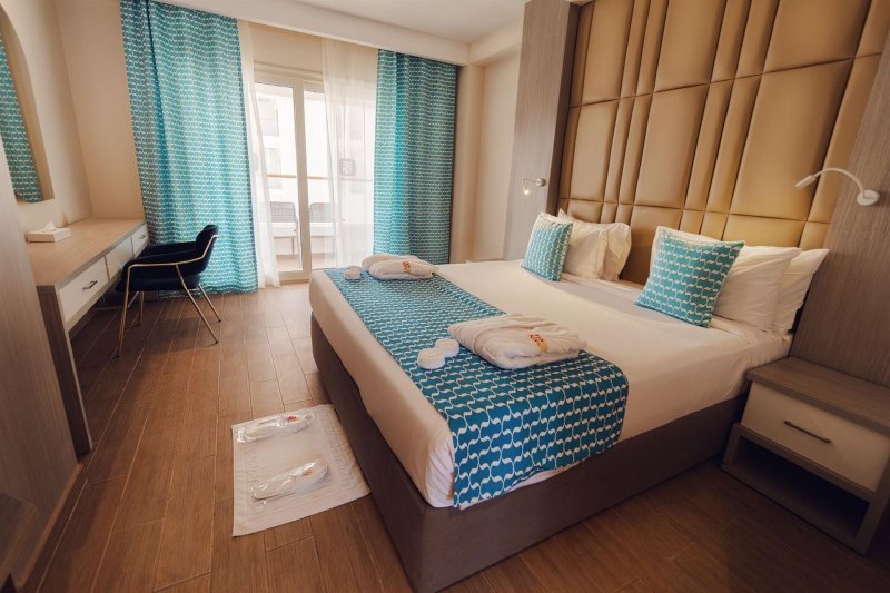 Deluxe Side Sea View Room