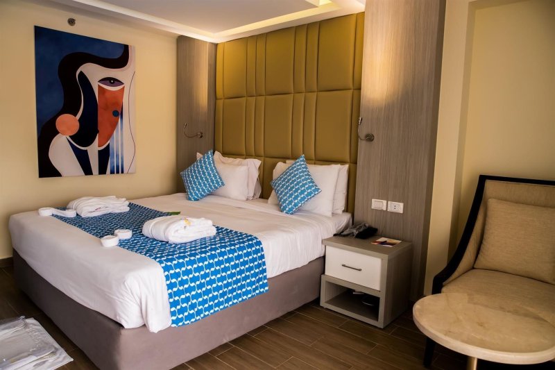 DELUXE BACK / RESORT VIEW ROOM