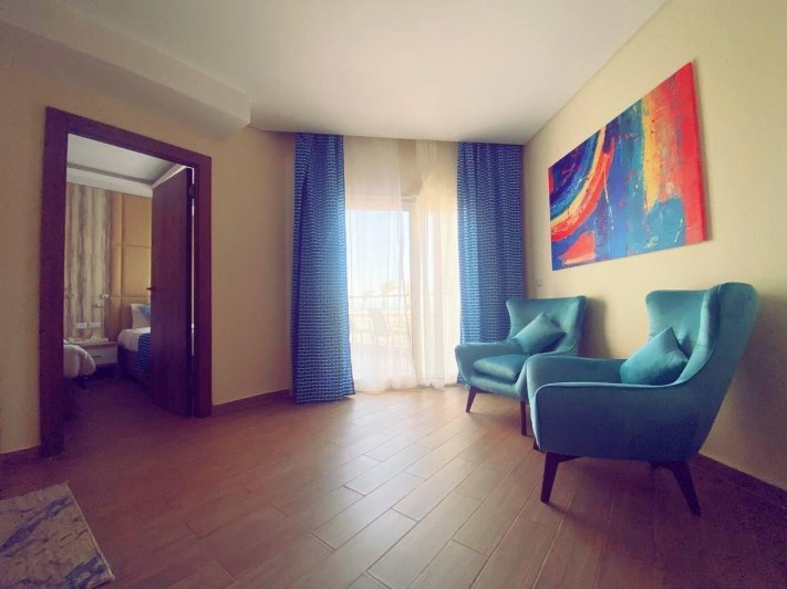 FAMILY BACK / RESORT VIEW ROOM