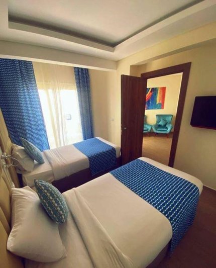 FAMILY BACK / RESORT VIEW ROOM