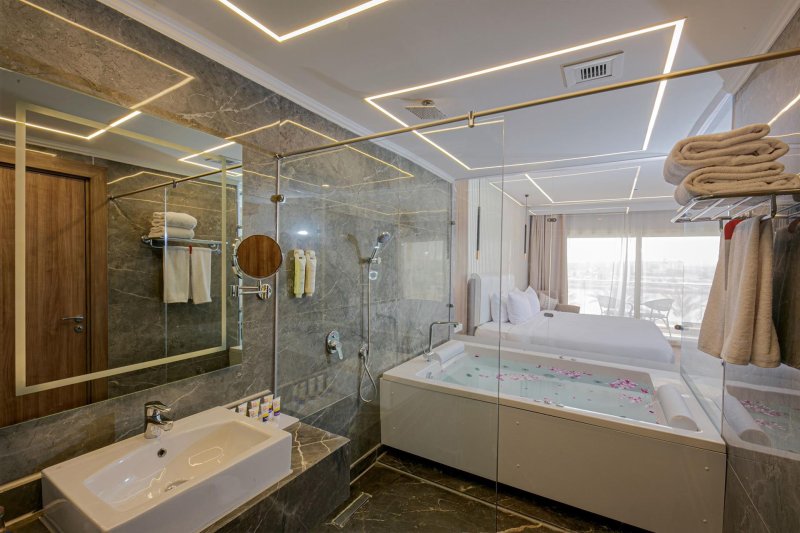 Premium Jacuzzi Suite