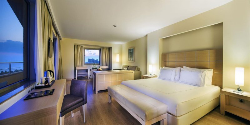 Junior Suite Side Sea View