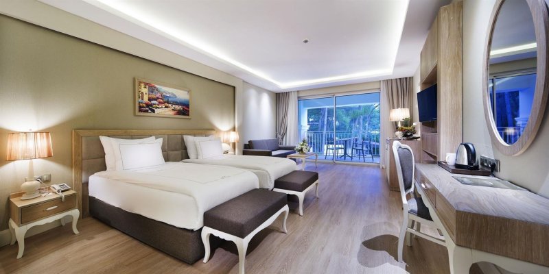 Jasmine Pool View Family Room