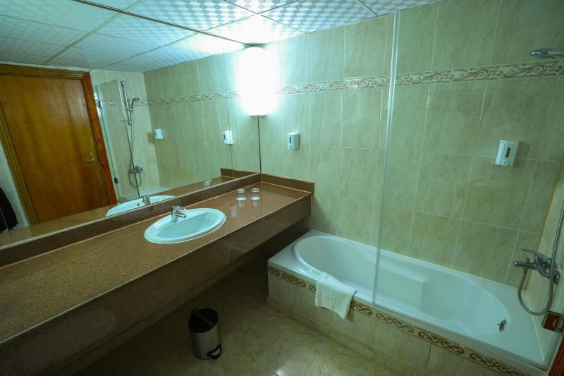 Deluxe Pool View Room