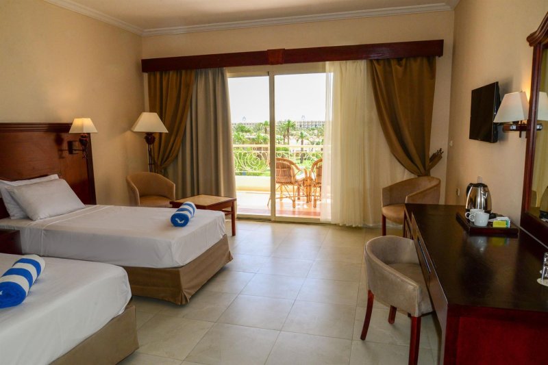 Standard Garden/Side Sea View Room