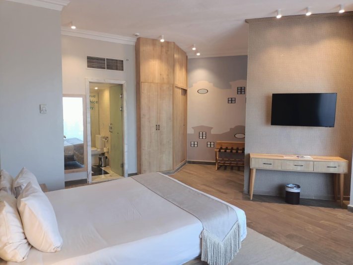 Deluxe Family Room