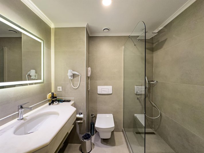 Standard Comfort Room