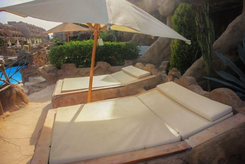 Royal Cave Swim Up Room