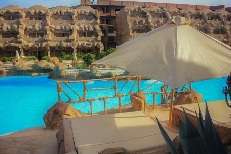 Royal Cave Swim Up Room
