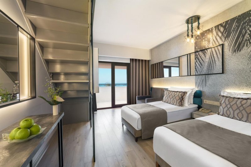 Hotel Dublex Family Room Land View