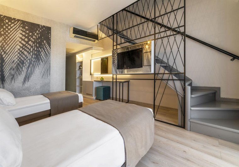 Hotel Dublex Family Room Land View