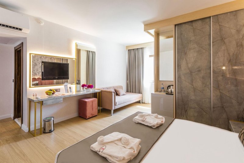 Select Standard Room Swim up