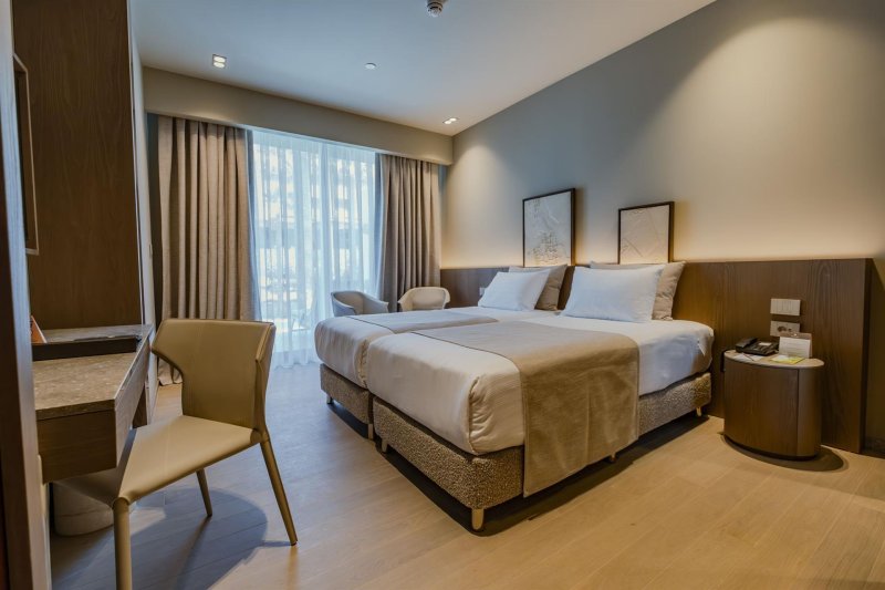 Superior Swim Up Room