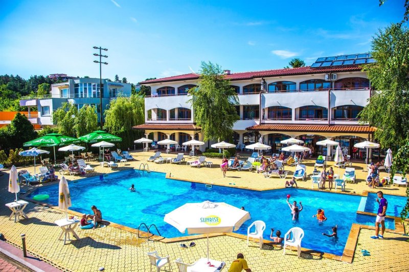 Napospart utazás Complex Sunrise