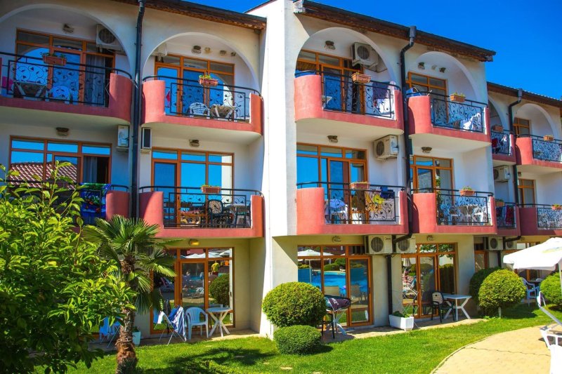 Napospart utazás Complex Sunrise