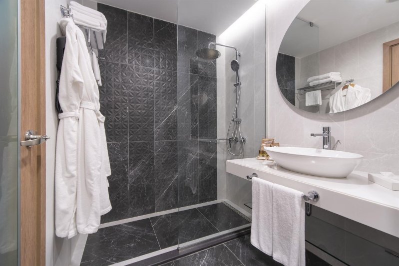 Deluxe Room Land View