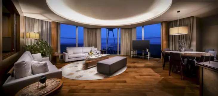 Deluxe Royal Suite