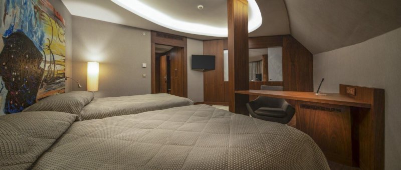 Deluxe Royal Suite
