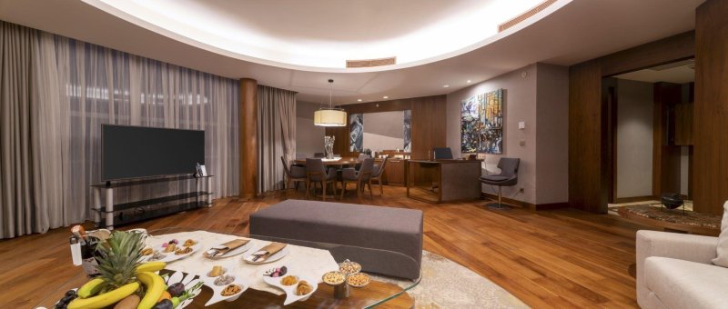Deluxe Royal Suite
