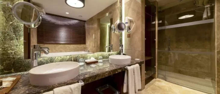 Deluxe Royal Suite