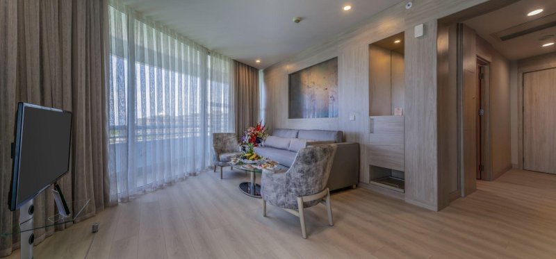 Deluxe Grand Suite