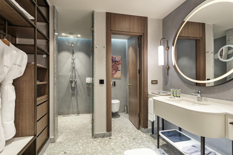 Swim Up Superior Room