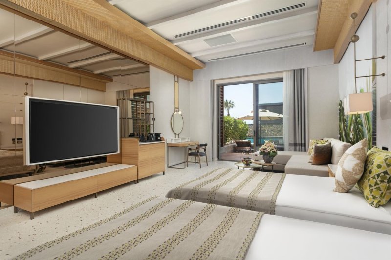 Lagoon Beach Swim Up