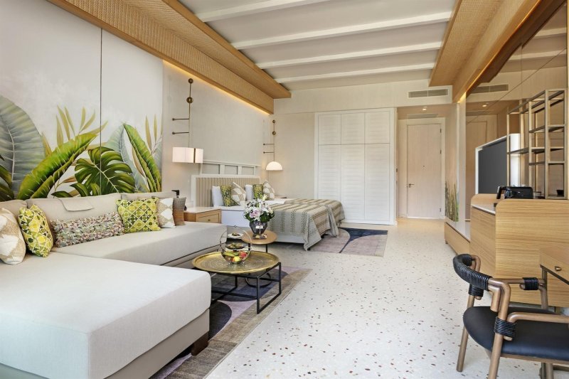 Lagoon Beach Swim Up