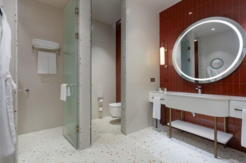 Lagoon Beach Swim Up