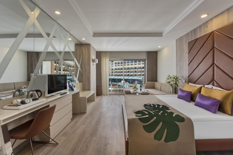 Be Family Room A Side Sea View