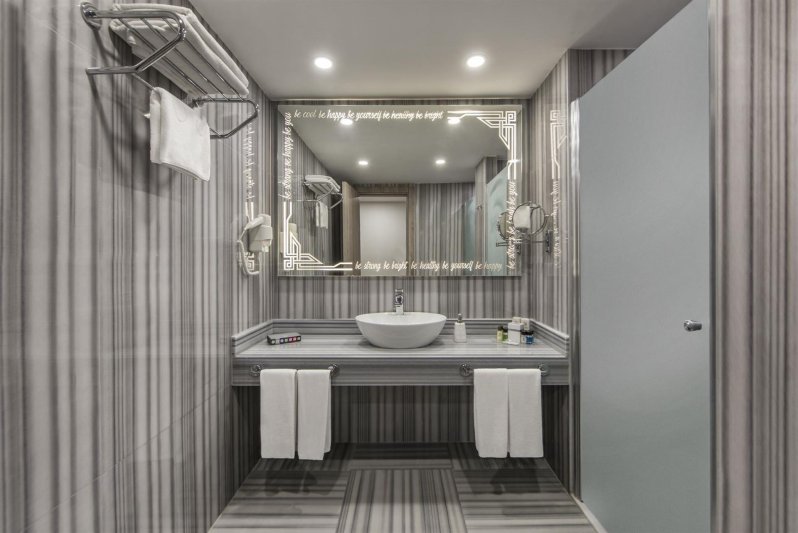 Be Family Room A Side Sea View