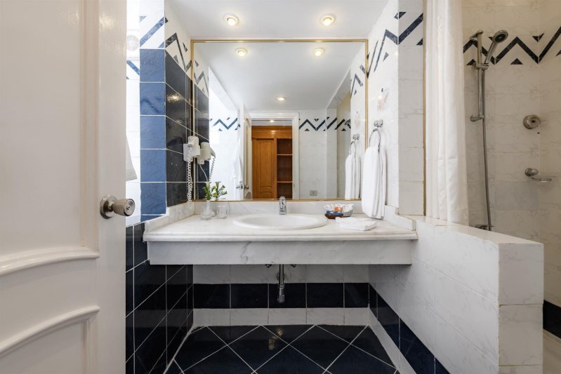 Standard Pool View Room