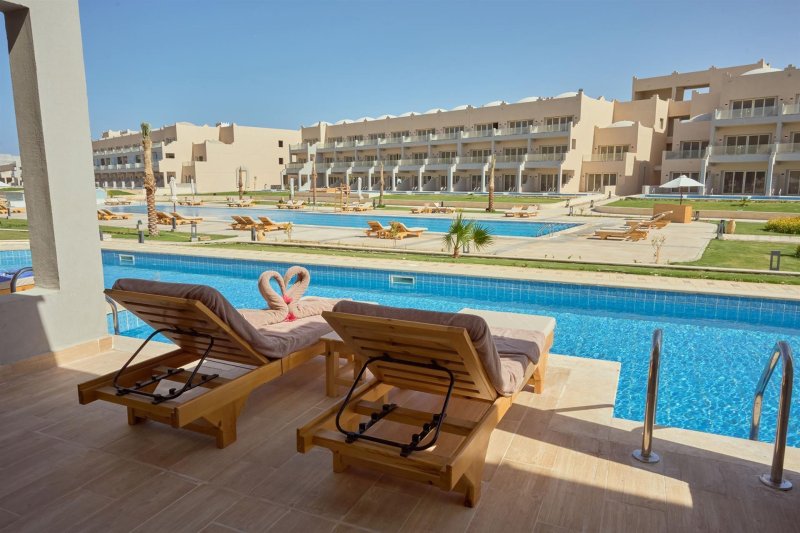 Swim Up Suite