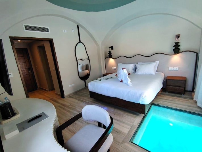 Maldives Lake Room