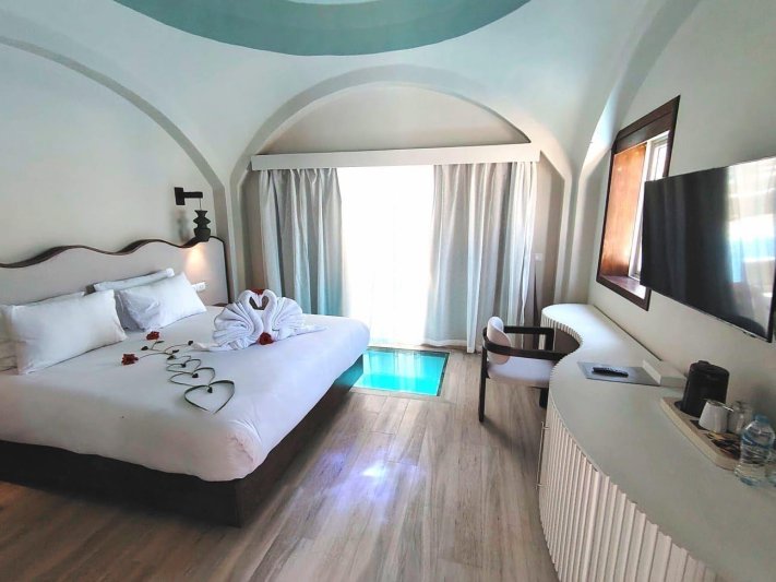 Maldives Lake Room