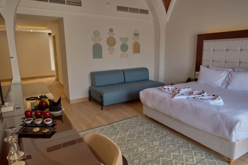 Swim Up Connected Suite