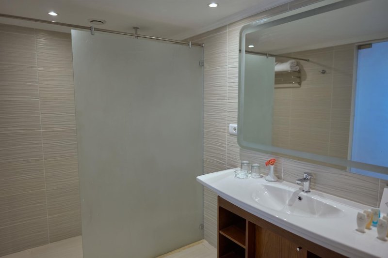 Swim Up Connected Suite Front Sea View