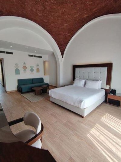 Suite Pool View Room