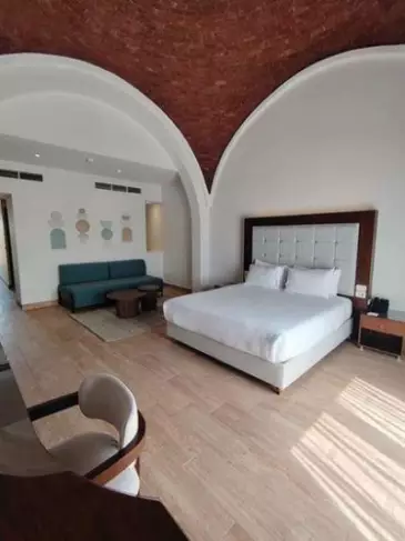Suite Pool View Room
