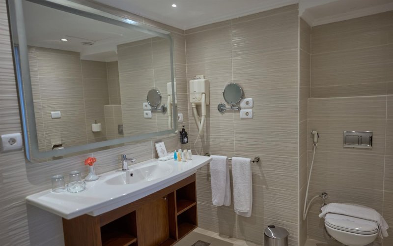 Connected Suite Pool View