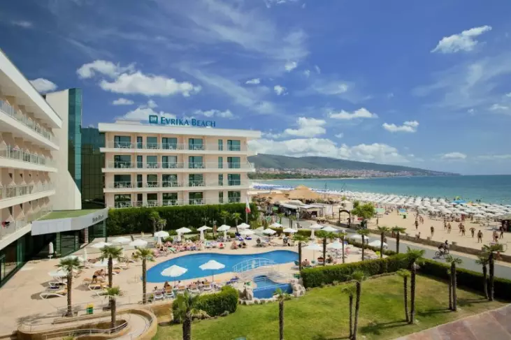 Dit Evrika Beach Club Napospart
