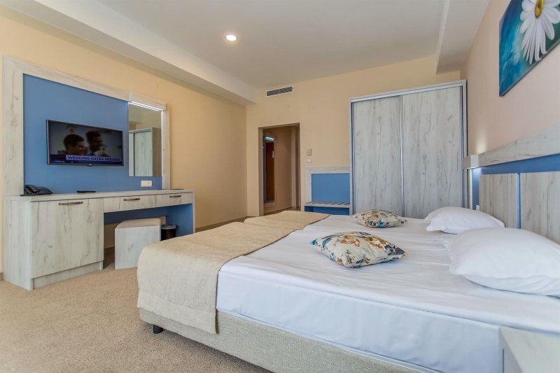 Napospart utazás Dit Evrika Beach Club