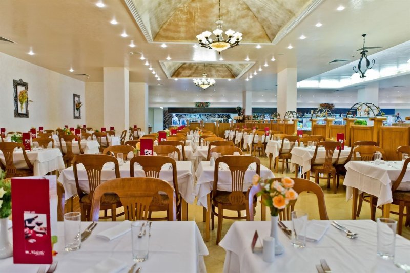 Napospart utazás Dit Majestic Beach Resort