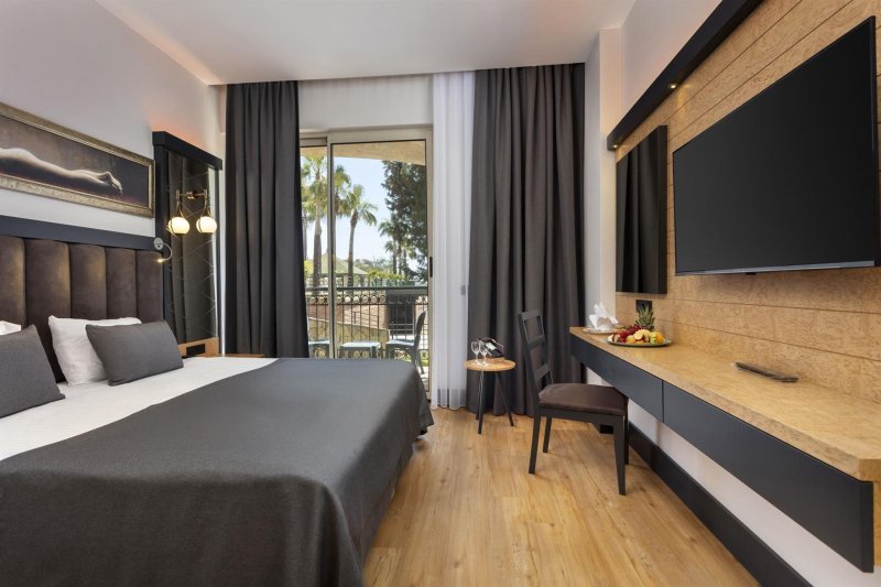 Family Room Land View